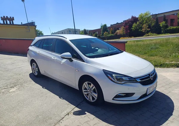 śląskie Opel Astra cena 46500 przebieg: 143000, rok produkcji 2019 z Tychy